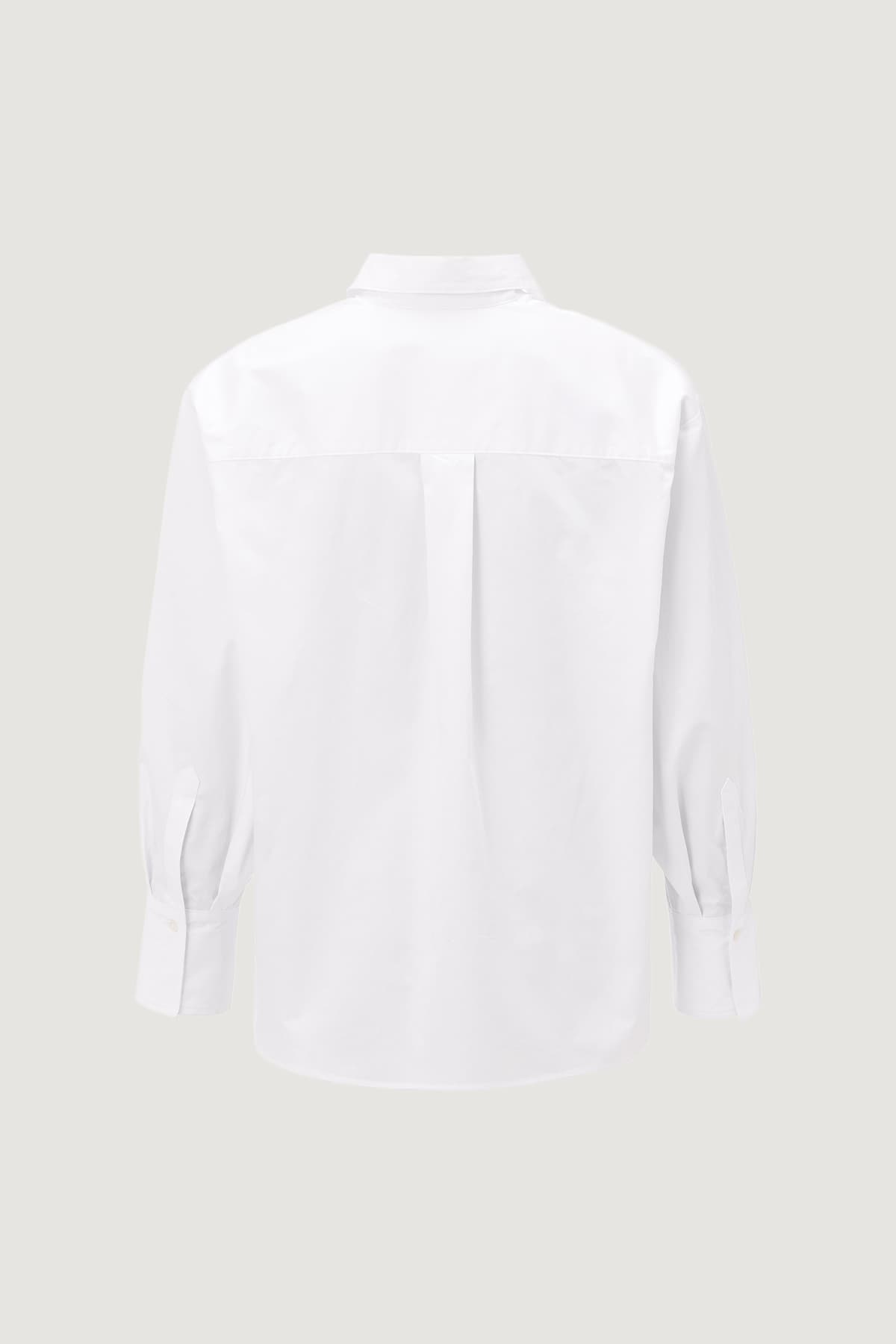 https://a.storyblok.com/f/199965/1200x1800/dc1d7776e8/oversized-shirt_white_back.jpg